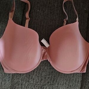 36DDD Victoria secret Tshirt bra.